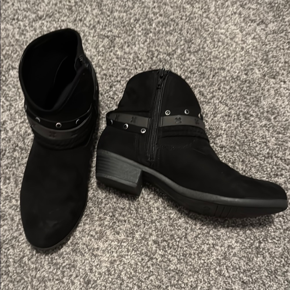 Size 8 Sleek Black Ankle Booties with Block Heel